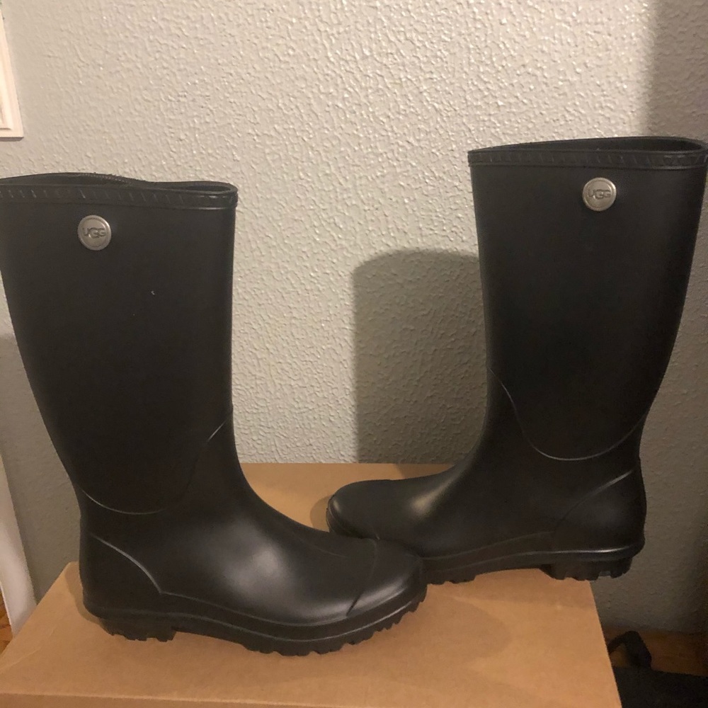 UGG WEATHER BOOTS